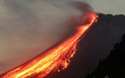 Indonesia volcano erupts 3,500 metres high