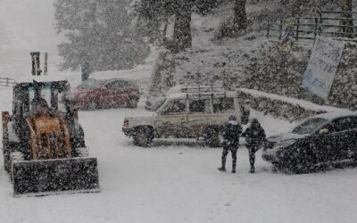 North Kashmir receives light snowfall