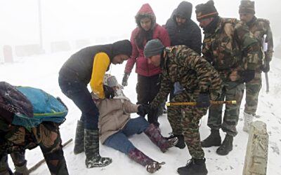 Army rescues stranded tourists from Nathu La